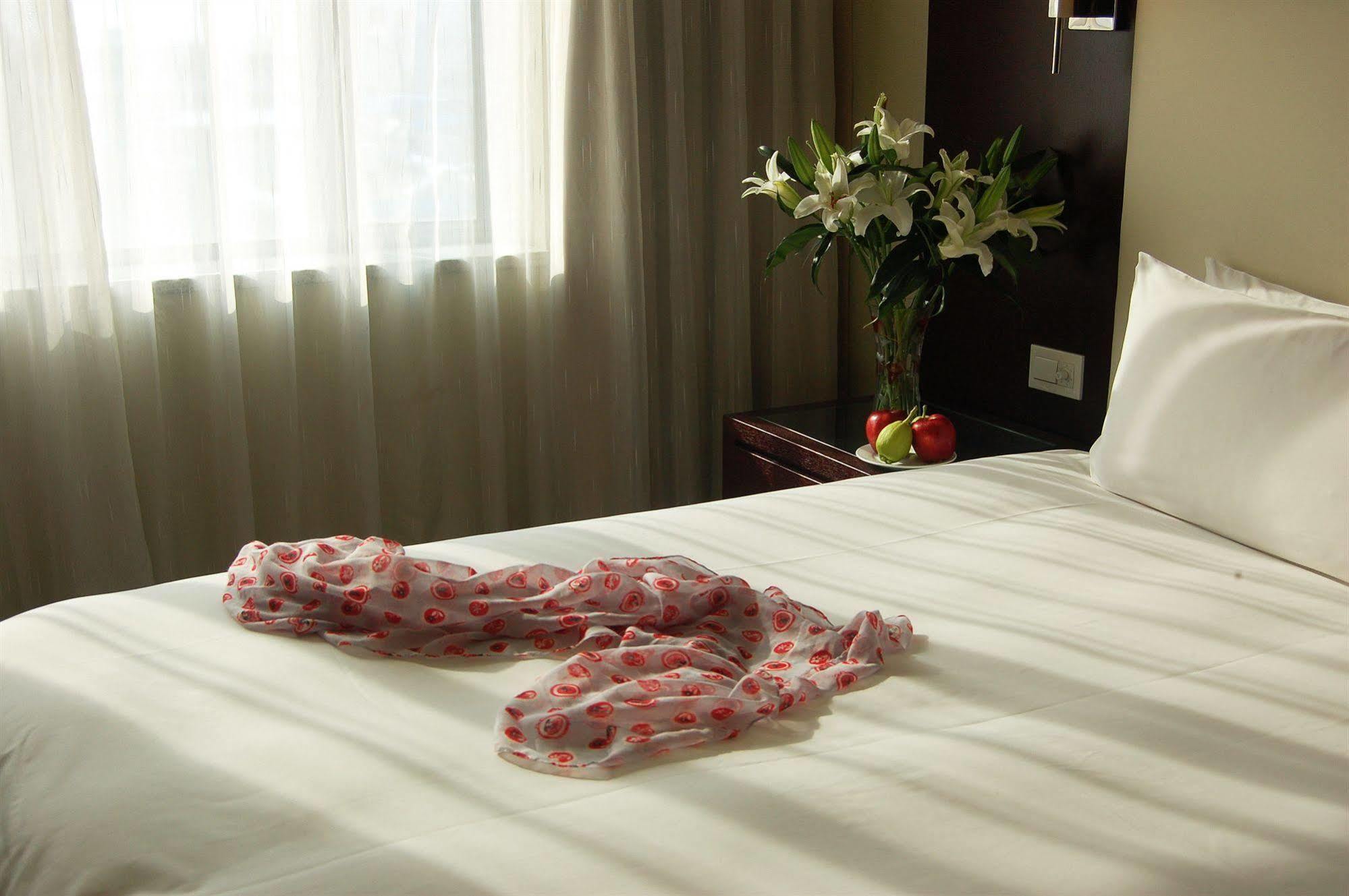 Narada Boutique Hotel Yiwu Huafeng Екстер'єр фото